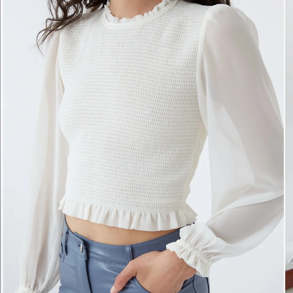 Aritzia reposhing this